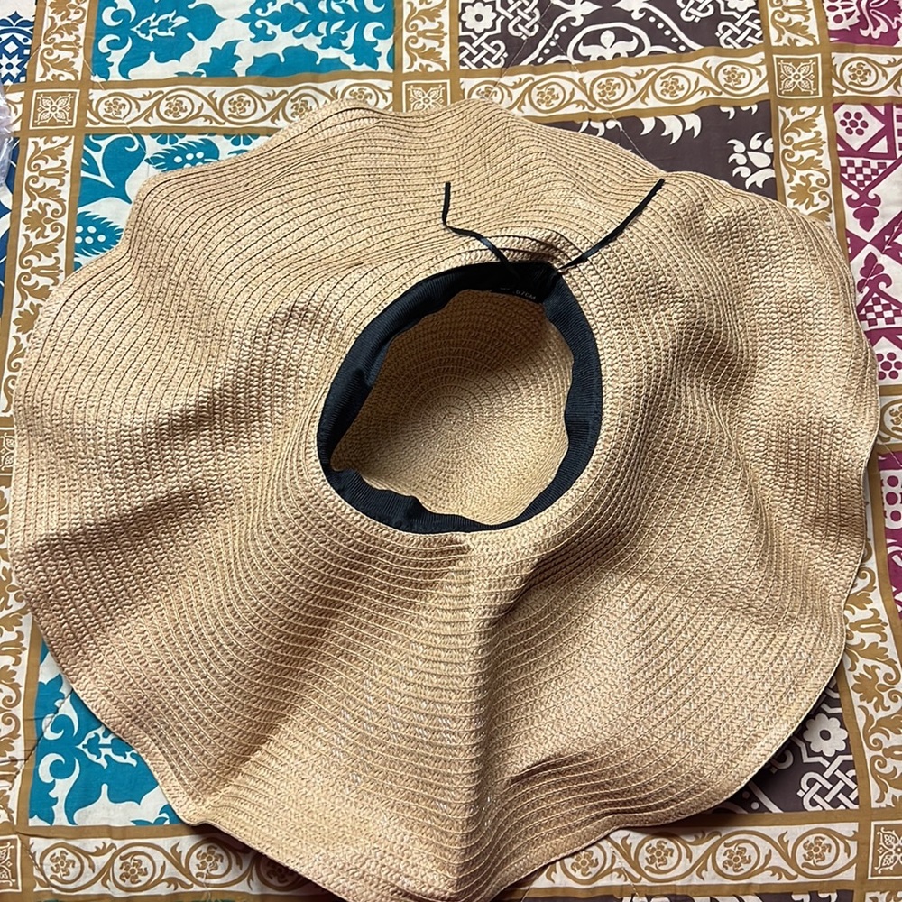 Beach Hat - Picture 2 of 3